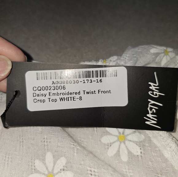Nasty Gal, Daisy Embroidered Twist Front Crop Top NWT Size 4 - Picture 12 of 12